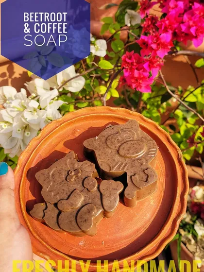 My cute, cat shaped Beetroot and Coffee soaps. This combination is great for its anti ageing benefits, helping to reduce blemishes, prevent wrinkles, and tighten the skin with regular use.