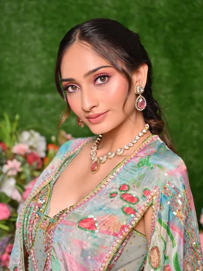 A closer view of the soft pink and pastel eye makeup, perfectly matching the outfit. This is what we teach in our color theory sessions.