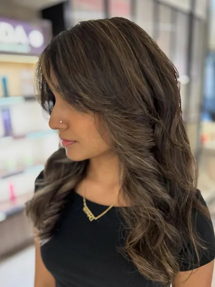 A cool beige balayage blend with two-tone highlights. The layers are cut to frame the face, creating a soft and modern style.