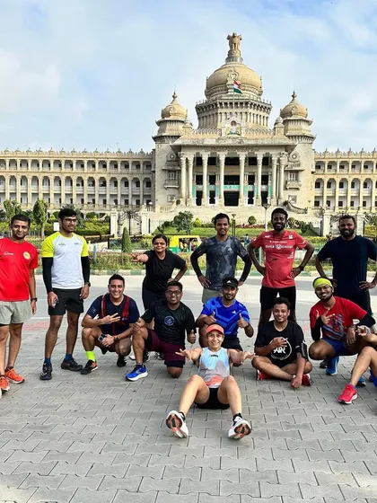 Our running fam, our community. We start together and finish together, celebrating every milestone. This is the energy and dosti that fuels our training, right here in front of Bengaluru's Vidhana Soudha.