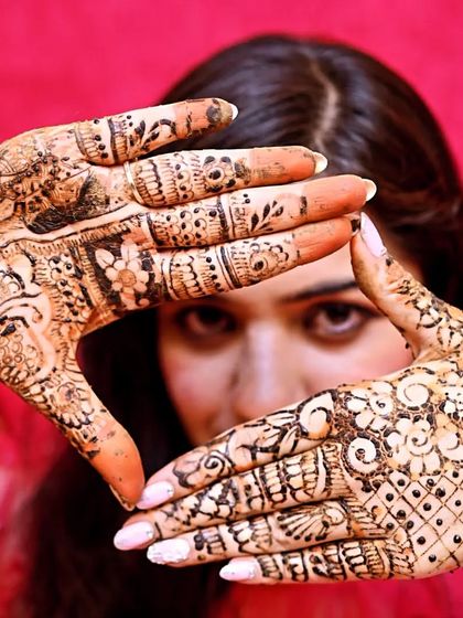 Intricate Bridal & Engagement Mehandi photo 11