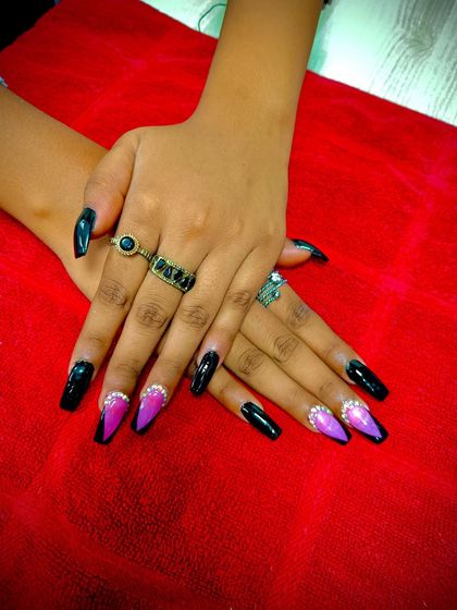 The full set of these bold black and pink nails, perfect for making a statement.