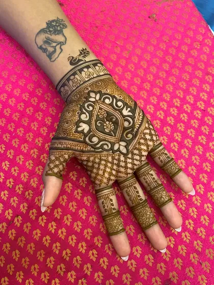 A stylish back-of-hand design for a bridesmaid. The pattern is modern and elegant, and it even incorporates her existing tattoo.