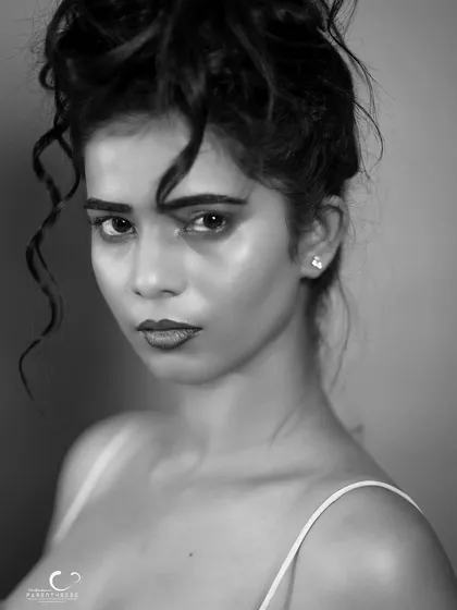 An intense and captivating close-up in black and white. The focus is entirely on her powerful gaze, creating a raw and emotional portrait.