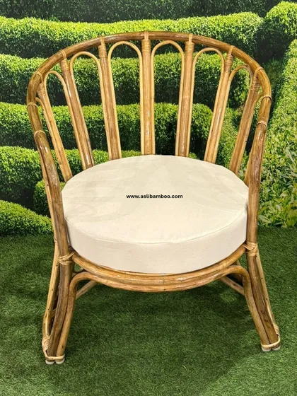 This elegant rattan dining chair features a rounded backrest and a comfortable cream cushion. Its lightweight yet sturdy construction makes it a practical and stylish choice for both indoor and outdoor dining areas.