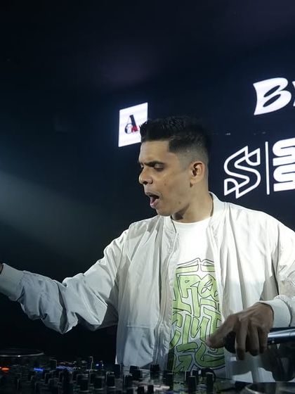 The Vibe: On The Decks & On The Floor photo 26