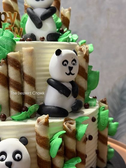 Another detail of the handcrafted fondant pandas. Each one has its own little personality.