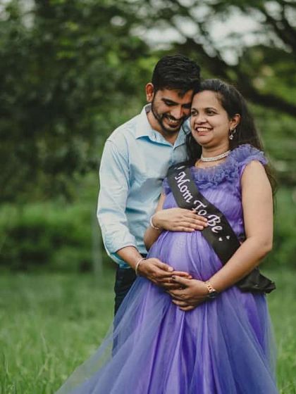 Celebrate being a "Mom to Be" with a custom sash. It pairs beautifully with this lavender-blue gown for a personalized and sweet couple's portrait.