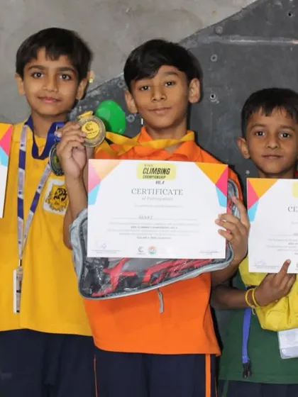 Celebrating the winners of the 6-9 boys' category. These young climbers crushed their routes and earned their spot on the podium. Well done, champs.