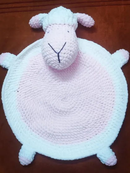 A soft and cozy sheep-themed baby playmat, made with plush velvet yarn. It's a perfect, safe space for tummy time and play, and makes a wonderful baby shower gift.