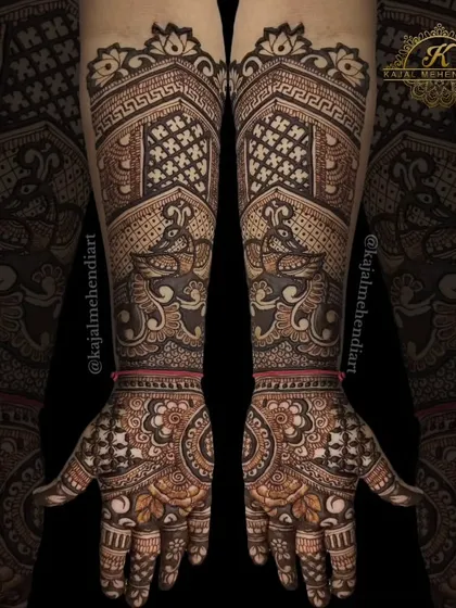 A beautiful symmetrical design for the groom's sister. This style combines geometric patterns with peacock figures, creating a balanced and elegant look that is perfect for wedding celebrations.