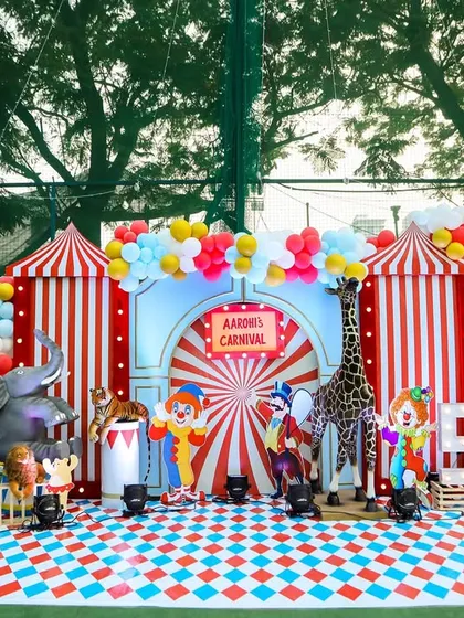 Step right up to the greatest birthday on Earth! This wide shot of a carnival-themed party shows the vibrant, large-scale setups I can create, complete with a Ferris wheel, animal props, and a classic red-and-white big top design.