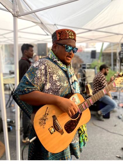 Loysum - Acoustic & Unplugged Performances On Stage: Live Gigs & Events photo 39