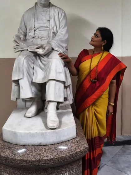 With the statue of Asutosh Mukherjee at the University of Calcutta, after receiving the 'Sanskrit Sanskriti Samman'.