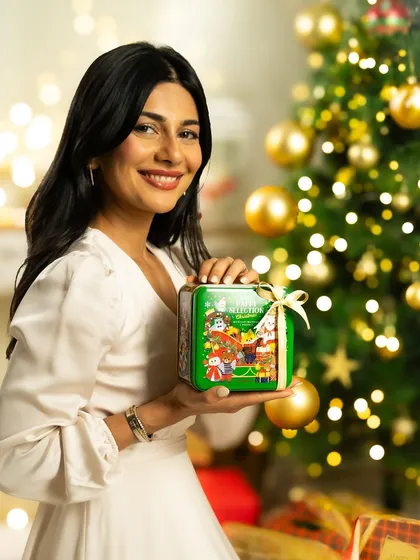A lifestyle shot from a Christmas campaign for a chocolate brand. Working with models to create a festive, celebratory atmosphere is something I truly enjoy. This image shows how we can place your product into a warm, relatable moment that resonates with your audience during the holiday season.