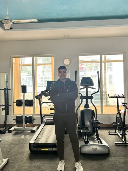 Full shot in a private gym.