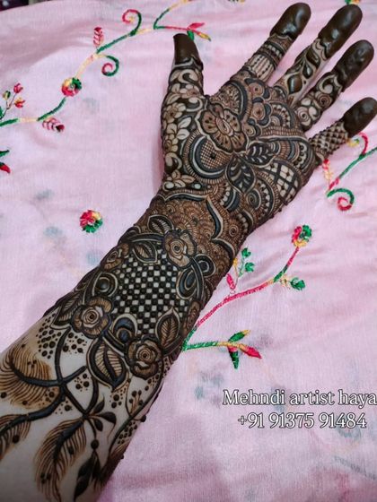 Intricate Bridal Hands photo 28