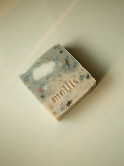 A single 'Sweet Fig' bar with its cute cloud embed, a truly unique design.