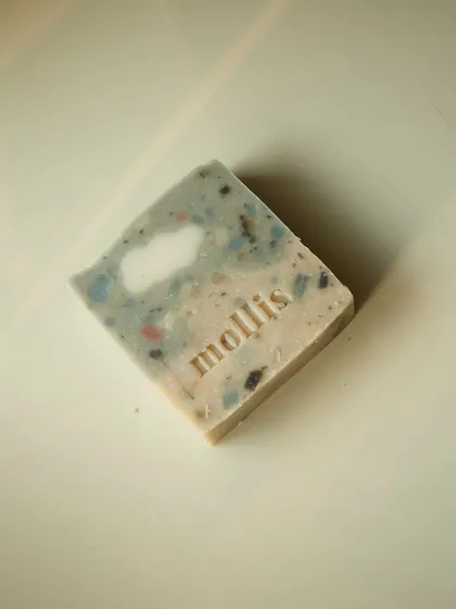 A single 'Sweet Fig' bar with its cute cloud embed, a truly unique design.