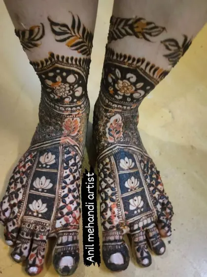 Your bridal mehendi isn't complete without beautiful designs on your feet. This is an example of full coverage foot mehendi, featuring lotus and floral patterns that match the bridal hands, ensuring you look perfect from head to toe.
