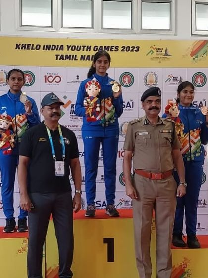 Anushka on the podium after winning the Gold medal in the 50M 3P Rifle event at the Khelo India Youth Games.