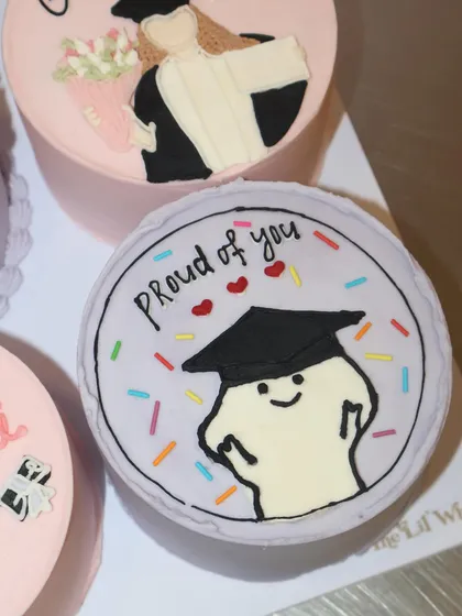 "Proud of you." This cute and colorful graduation-themed bento cake is sure to make any graduate feel special and celebrated.