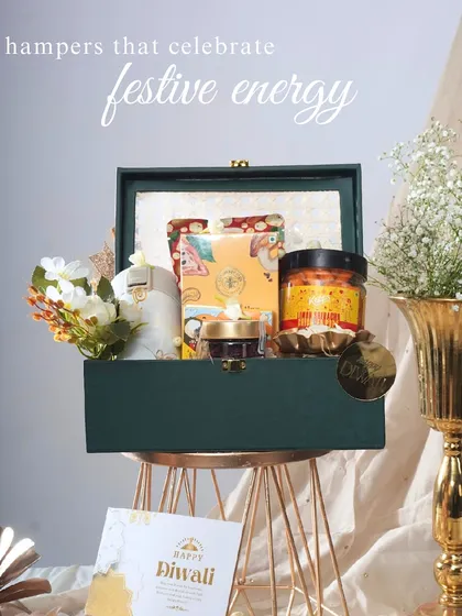 Celebrating festive energy with our emerald green trunk. This hamper is filled with traditional snacks and sweets, offering the glow of tradition in a beautifully crafted box.