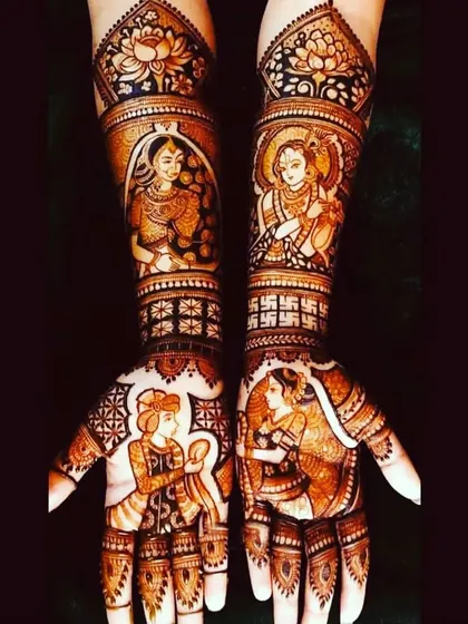 A full-hand design featuring multiple figures, including the bride and groom and other deities, creating a rich and symbolic piece of art.