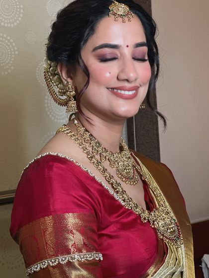 The perfect smile of a radiant bride. This look was created without contact lenses or heavy glam, focusing purely on enhancing her natural features for a timeless Muhurtham glow.