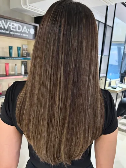 A color transformation designed for seamless grey coverage. I used a two-tone blended highlight technique to turn back time, finishing with a sharp one-length haircut.