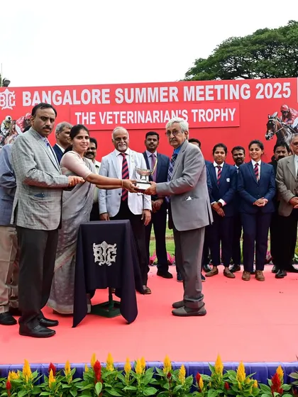 Ms. Shreerupa, IAS, Commissioner of Animal Husbandry & Veterinary Service, presenting The Veterinarian's Trophy. We host leaders from various government departments, offering broad networking potential.