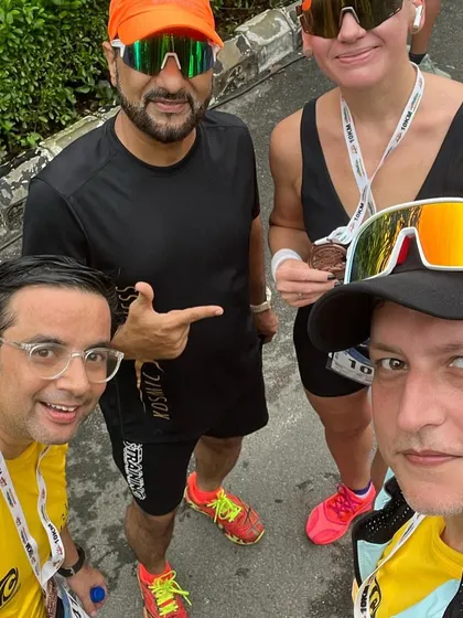 A group selfie with international runners. Our club is a welcoming place for runners from all over the world.