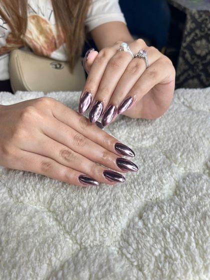 Another view of these stunning metallic purple chrome nails, showing how they catch the light from different angles.