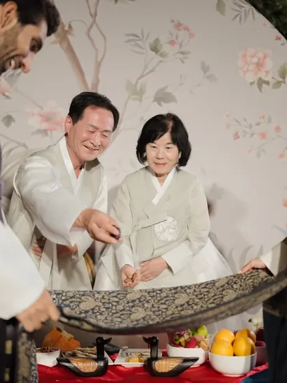 The tradition of catching dates and chestnuts, which symbolize future children, is a joyful part of the Paebaek. I guide the couple and their families through these rituals to ensure they are both fun and meaningful.