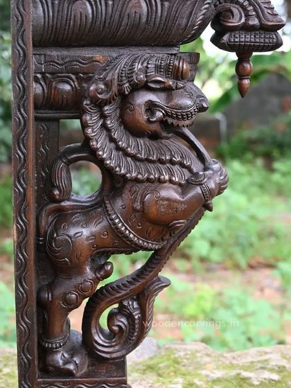 This angle highlights the dynamic posture of the Yaazhi, with its body twisted and ready to spring.