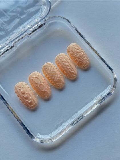 Getting cozy with these 3D sweater nails. I created a raised, cable-knit texture on each nail for a super unique and tactile design. This set is perfect for winter or for anyone who just loves a comfy, cute aesthetic.