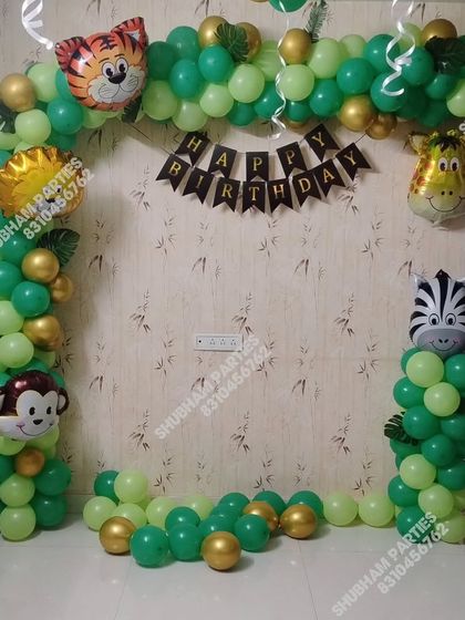 A simple yet fun jungle theme balloon arch with animal foil balloons, perfect for home parties.