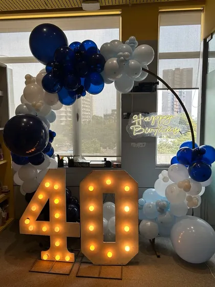 This view shows the full composition of the 40th birthday balloon arrangement.