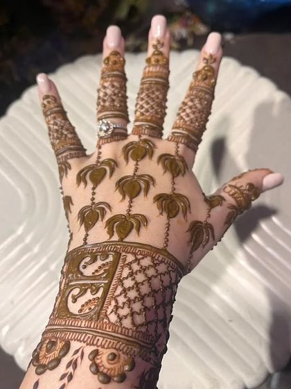Intricate Bridal & Engagement Mehandi photo 15
