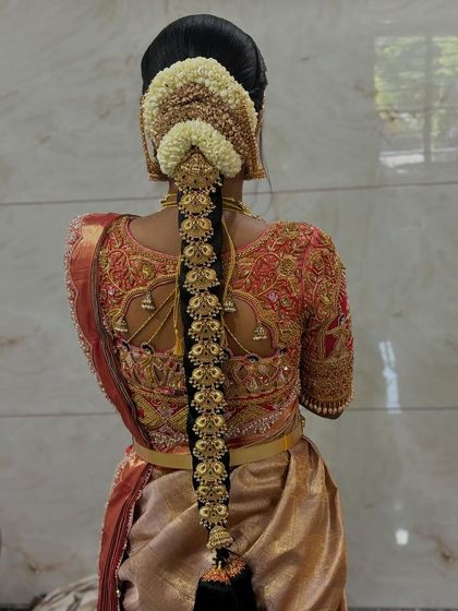 An exceptionally detailed 'Jadai Alangaram' with tiny jhumka-like hangings, creating beautiful movement and intricacy for this bridal hairstyle.